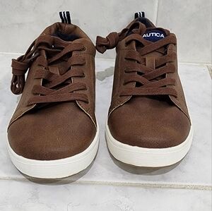 Nautica kids shoes in brown leather. kids size 4 (New)